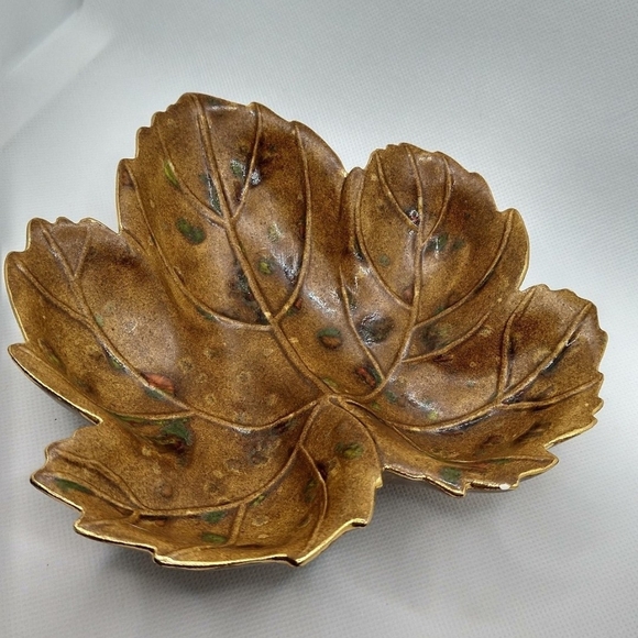 Leaf-Shaped Brown Ceramic Dish - Picture 7 of 7